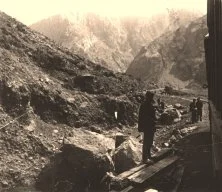 EH02C - Une halte, paysage de plus en plus escarpé