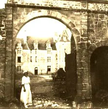 EH03D - 1910, le chateau de Saint-Pierre-du-Mont. Peut-être Nany à gauche