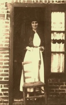 V0432 - Veules-les-Roses, Suzanne Lefévre, déguisée