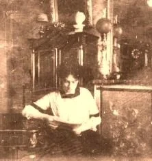 V1212 - Hélène vers 1915
