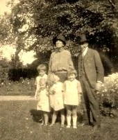 Les 4 garçons avec Tonton Robert et Marraine