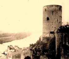V0523 - Château de Chinon, les remparts et la rivière