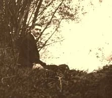 V0531 - Jean sur les bords de Loire, septembre 1921