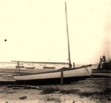 V0658 - Un canot à voile à Arcachon