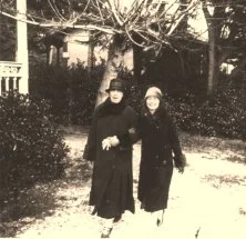 V0659 - Arcachon, Hélène et Suzannette, en 1927