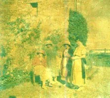 V1324 - Suzanne, Simone, Suzannette et ?