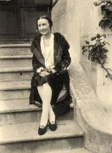 Suzannette Dessus en 1928, cidessous avec Tante Prouveur??, ou bien plutôt une amie de Bonne-Maman??