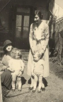 Tante Maine, Jean-Paul, Yves, Maman