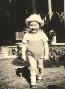 Yves dans le jardin