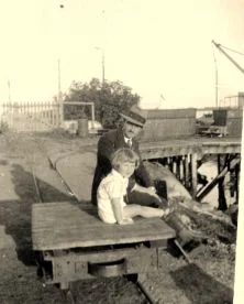 Toutouni et Jean-Paul, sur le port de Rosario