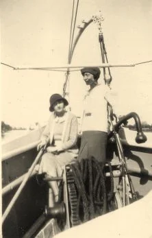 Tante Maine et Simone, à l'avant du "Saïgonnais", 20 septembre 31