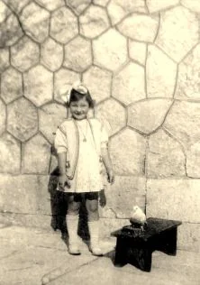 Brigitte avec sa robe de laine