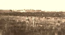 V0908 - Riachuelo, le village, François et Michel