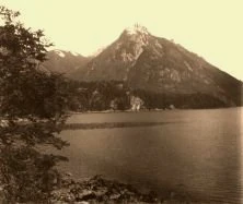 V1142 - Lago Hahuel Huapi, Bahia Lopez, cerro Capilla