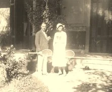 JH04D - Rosario, 1932, dans le jardin, avenida Pellegrini, Jean et Germaine Hausermann