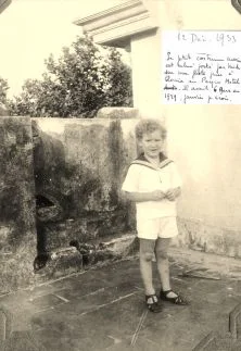 Yves, décembre 1933, "Yves revenait d'une petite fête pour les 4 ans de la petite Tonazzi" (Anna-Maria)