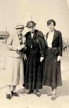 Nany et ses 2 filles, sept 35