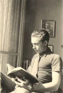 Michel dans l'apartement du 6, avenue Dode de la Brunerie