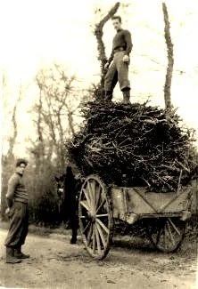 François et Jean-Pierre avec le banneau.