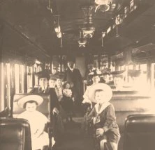V0084 - 20 Oct. 1907 - Au Riachuelo (les ateliers de la CGBA), Jean et Suzanne dans une voiture