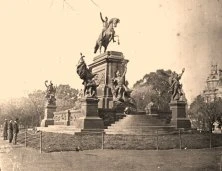 V1180 - Statue du Général José de san Martin, plaza San Martin à Buenos-Aires