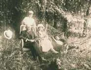 Tonton Robert et les 3 amies, à Vierville