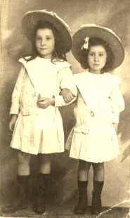 Suzanne et Simone, en 1903