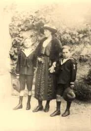 Tante Marthe et ses 2 enfants, Juillet 1920