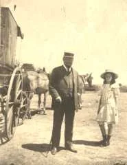 De Colonia au Riachuelo, on allait dans une charrette de ce genre. Ici Daddy et Simone.