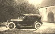 la voiture "Brazier" achetée par Daddy en 1913, il est au volant