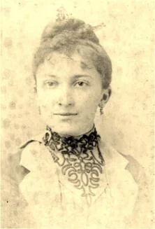 Marguerite, jeune fille, était allée à Southampton où cette photo a été tirée