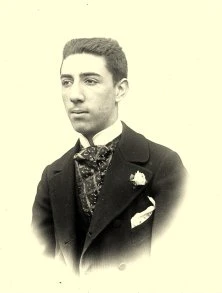 son portrait vers 1900