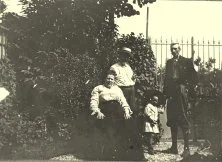 V1317 - Emilie, Arsène, Jean et Louis