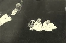 avec grand-mère Cordelle, mai 1902