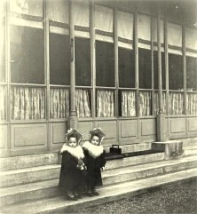 V7209 - Jean, Germaine et Suzanne vers fin 1903