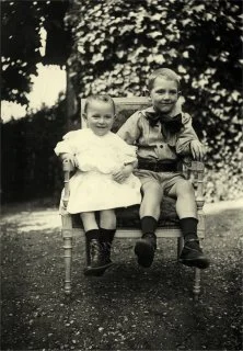 V7416-Suzanne et Jean 1904 ou 5