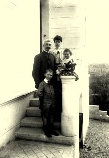 V7006 - La famille à Nantua ? Vence ? vers 1905/6