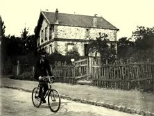 V1323-Louis à vélo, date et lieu incertain. Enghien, Ermont ou Taverny?