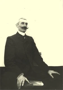 V7002 - vers 1900
