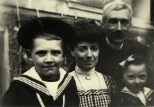 Louis,Hélène, Jean et Suzanne, vers 1907, à Taverny??