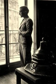 Philippe, dans l'appartement de ses parents, au 4ème étage du 27, avenue de Lamballe