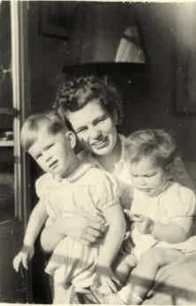 Nicole et ses enfants Jean et Laurent