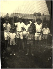François, Michel, Jean-Paul et Yves avec des amis à Rosario, 1932