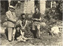 les Hausermann devant la vieille tourelle