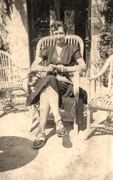 Maman, à Vierville, vers 1941