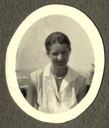 Suzanne vers 1928