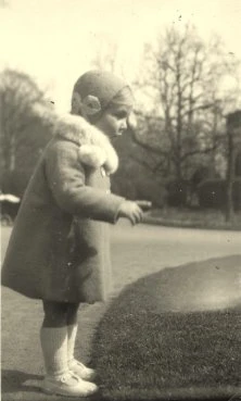 Fanny, mai 31, l'Orangerie, un parc de Strasbourg, juste en face de la maison où nous avons habité 37 ans plus tard.