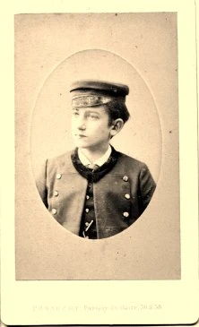 Félix (II) Appert (*3-8-1860 + 20-12-1914), 4ème enfant du Général Félix (I) Appert. Il est en uniforme du Collège Sainte-Geneviève à Paris. Devenu Colonel au 11ème Régiment d'Infanterie, il est mort pour la France, t…