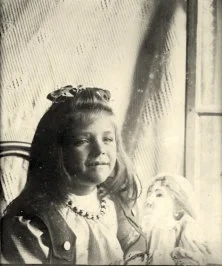 Yvonne Thirion, vers 1910