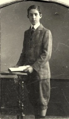 1914, René